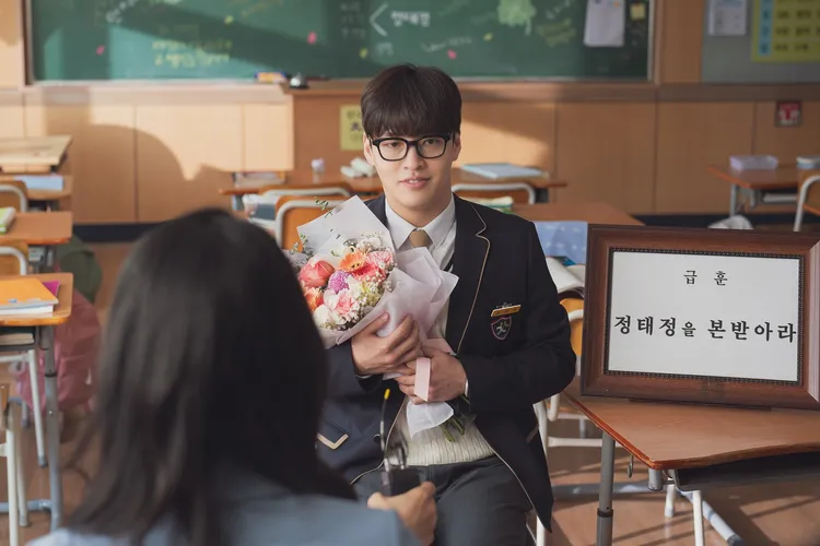 《放飞旅行团》荣登南韩首周末票房冠军，更连续6天稳坐票房榜首，男主角为姜河那。采昌国际多媒体提供