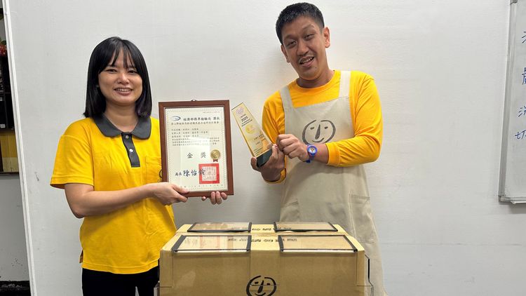 獨特箱蓋設計助憨兒獨立封箱　喜憨兒基金會獲輔具設計金獎