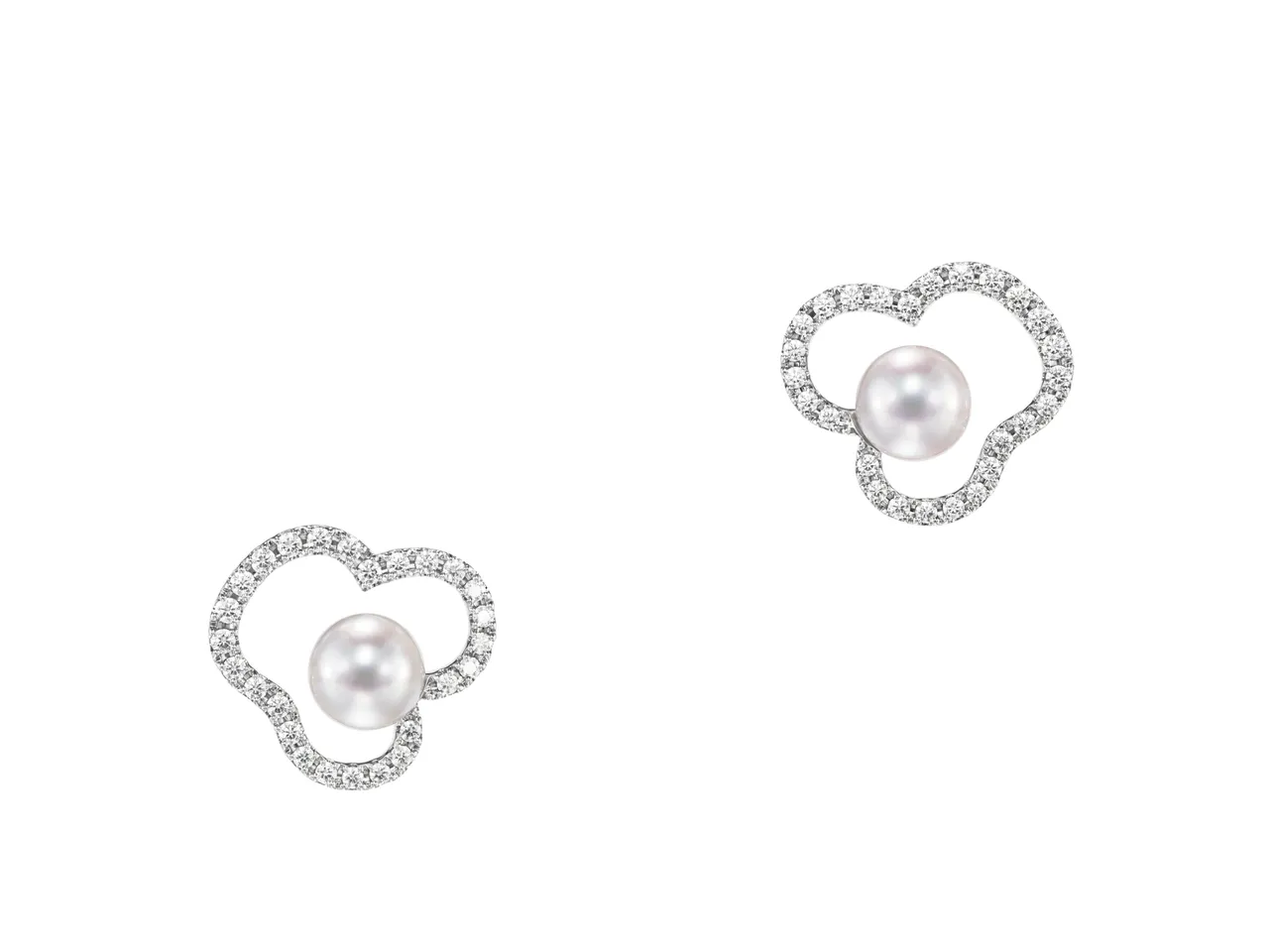 TASAKI chants阿古屋珍珠&18K白金鑲鑽耳環，19萬1000元。品牌提供