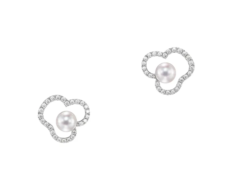 TASAKI chants阿古屋珍珠&18K白金鑲鑽耳環，19萬1000元。品牌提供