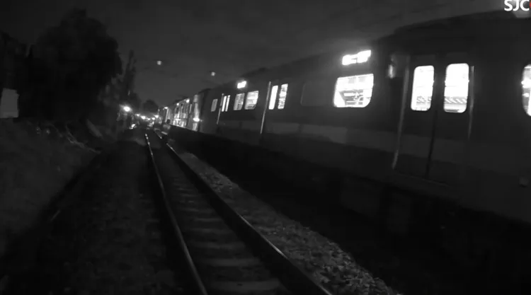 台鐵南靖至水上間發生民眾跨越鐵軌遭撞飛事故。翻攝畫面