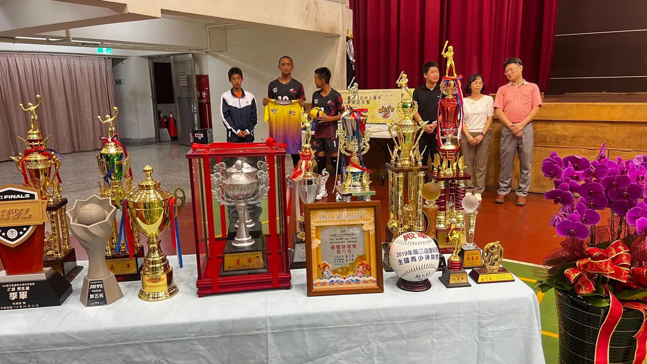 向上國中棒球、排球、軟式網球、籃球及飛鏢等多項運動，表現均十分亮眼。鮮明攝