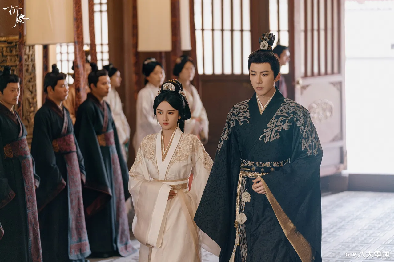 宋祖儿(左)打趣笑说因为刘宇宁的个子高，所以拍戏时的角度让她看起来显瘦。八大提供