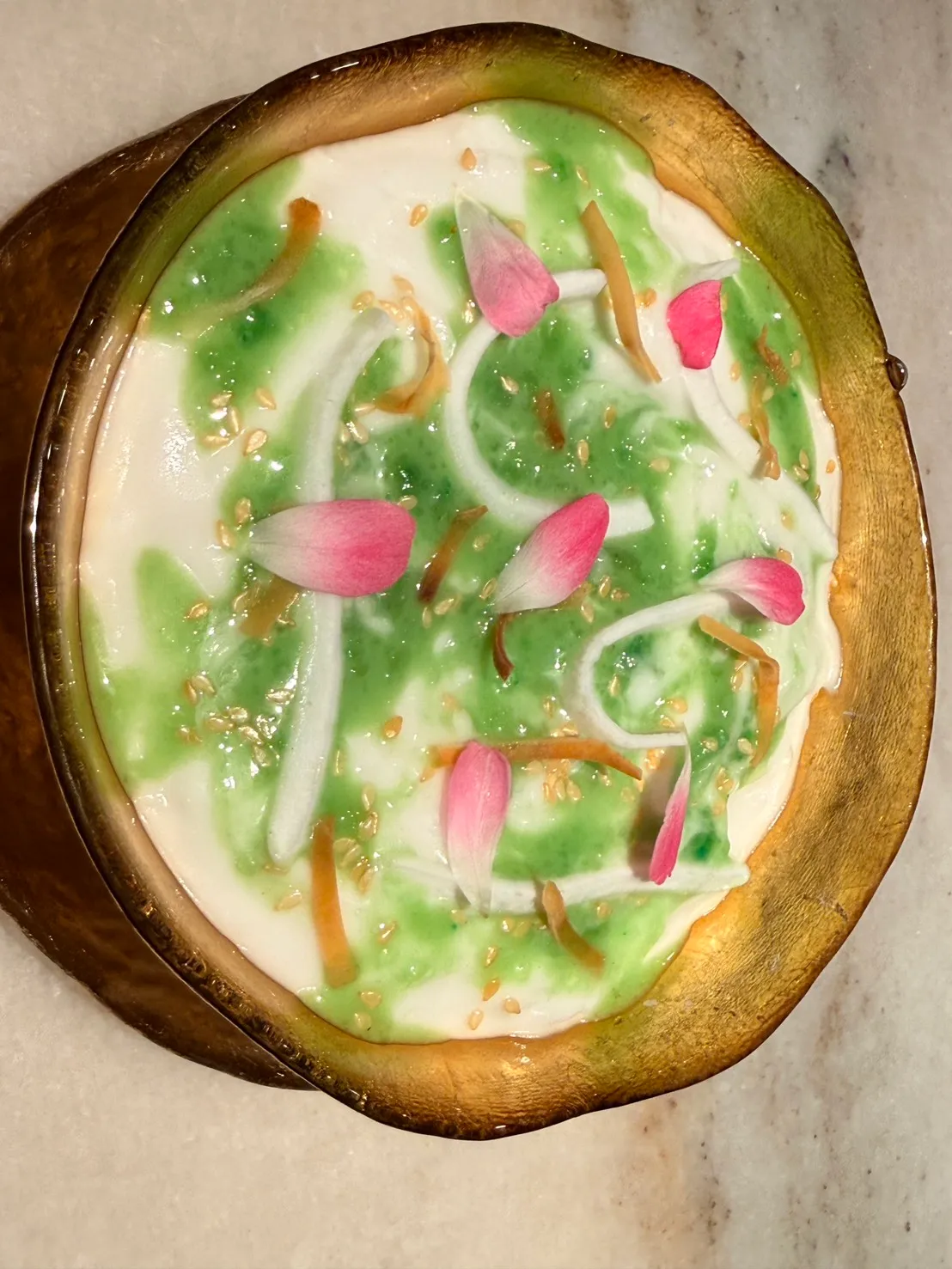 「椰子｜斑蘭葉｜翠玉浴香」是泰國中部傳統甜點，口感鹹中帶甜。陳揚盛攝