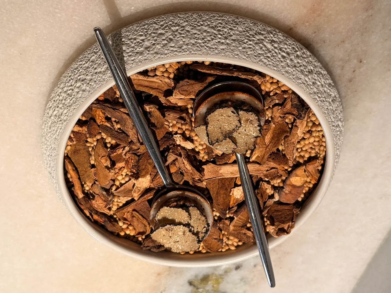 加點菜色「椰子｜松露｜卡農扣」口感外酥內軟，馥郁松露將街頭小吃再升級。陳揚盛攝