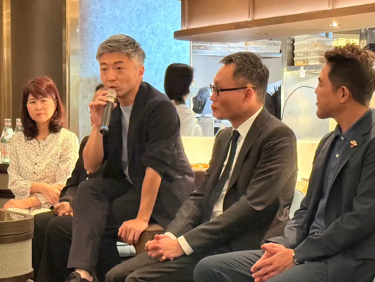 MMHG創辦人林泉(左二)希望這次主題套餐，真實呈現泰國Fine Dining的多樣性。陳揚盛攝