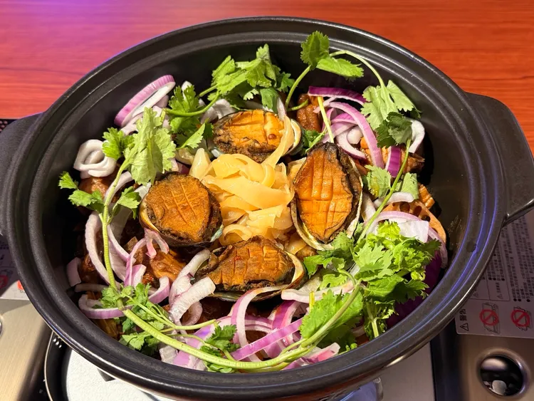 鮑魚花膠鍋。陳揚盛攝