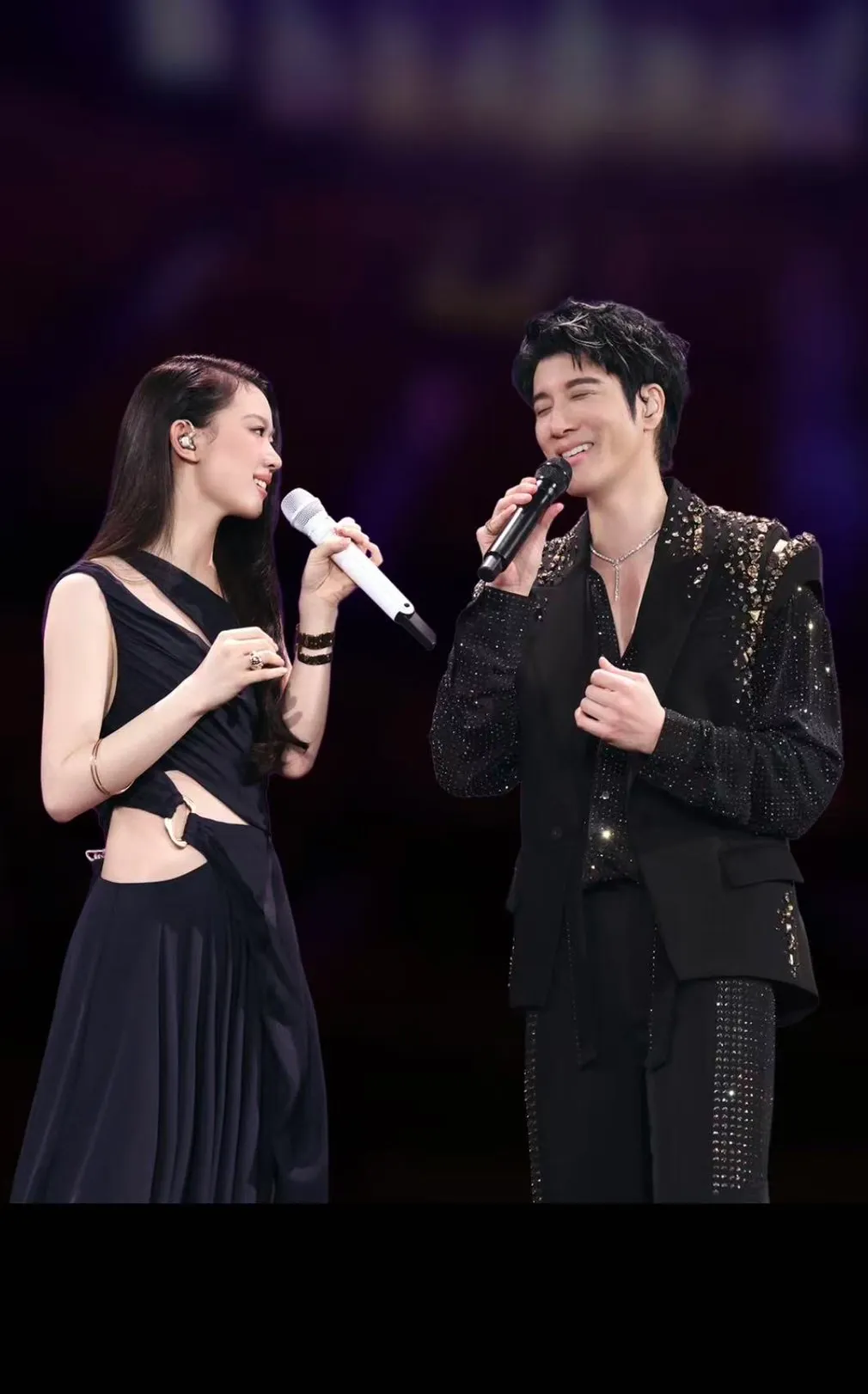 王力宏（右）与单依纯合唱的《爱错》翻红，今年版权收入初估4千万。西东音乐提供