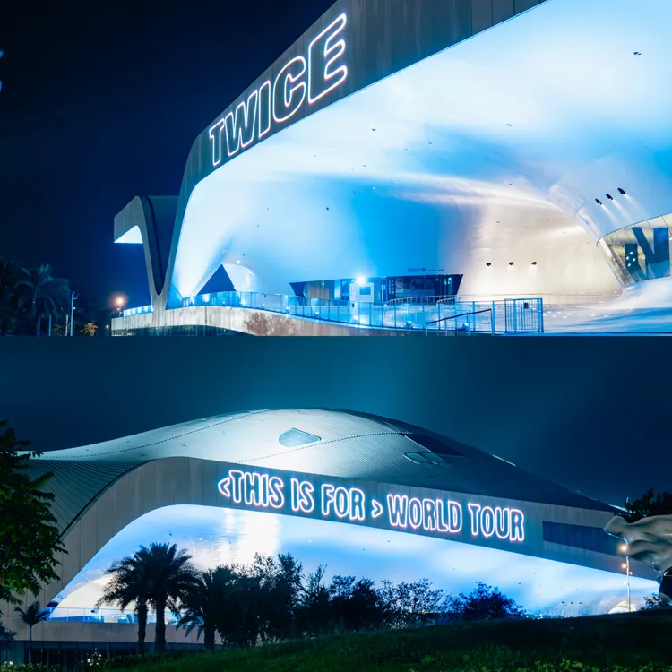 衛武營牆面點亮藍光。Live Nation Taiwan提供