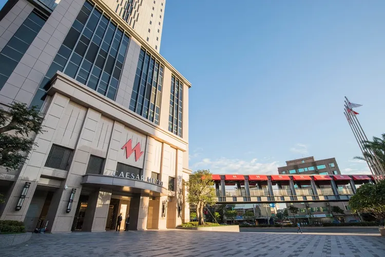 台北凱達大飯店推出「豪享度假」限量住房專案，萬元即可入住豪華套房兩晚或家庭房三晚，最高現省超過四萬元。台北凱達大飯店提供