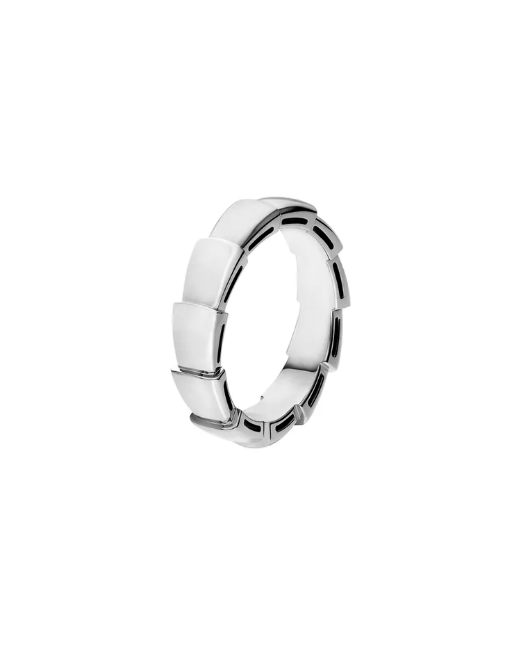 BVLGARI Serpenti Viper系列白K金戒指。品牌提供