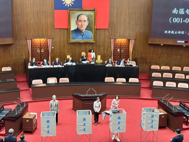 立法院行使國家通訊傳播委員會人事同意權投票。邱筠媜攝