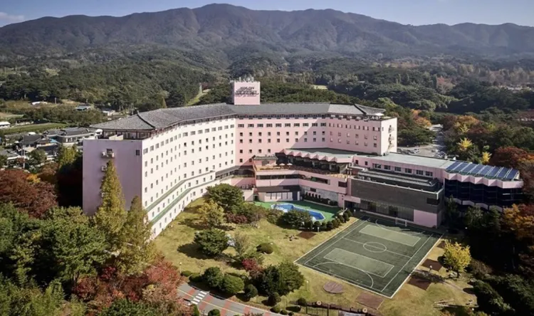 ϰƽס޵Ŀ¡ͳ׷135ƺ󡣷Կ¡վ