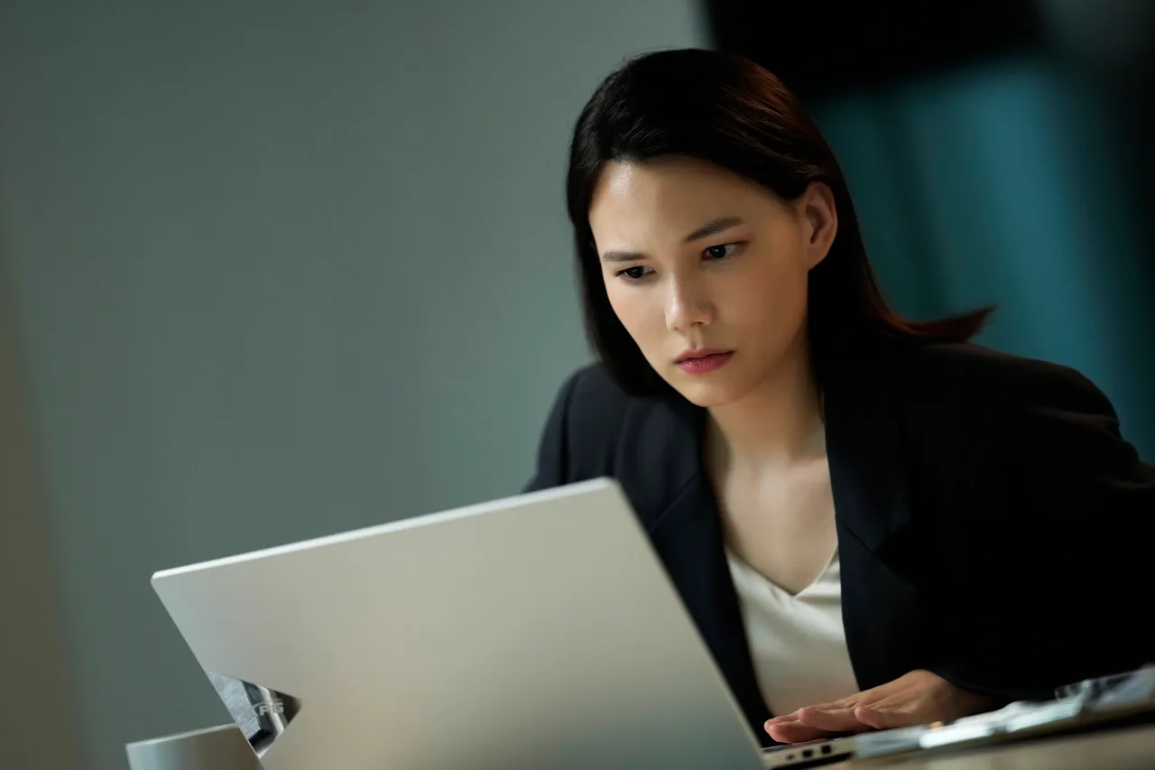 紀培慧飾演網紅經紀人，因過度炒作話題導致局勢失控。晴天影像提供