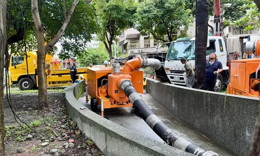 凤凰台风酿灾情　竹市紧急驰援宜兰