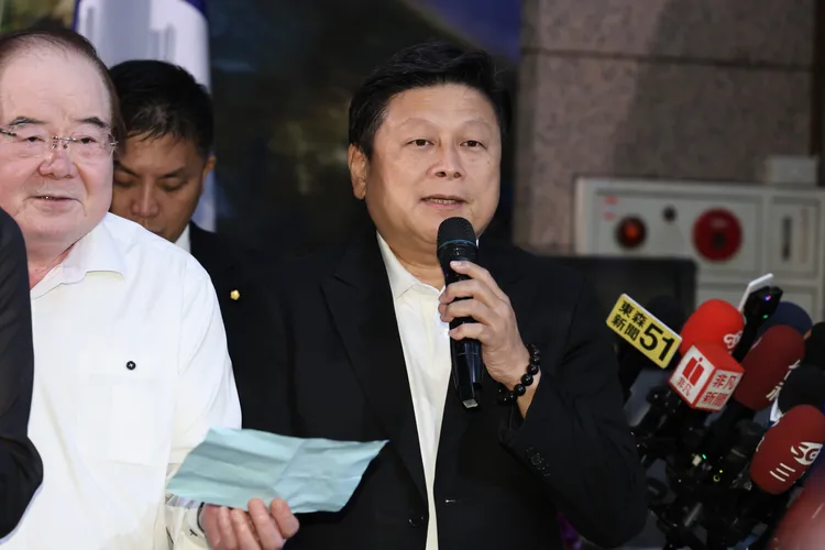 国民党立院党团总召傅崐萁(右)、 副主席李干龙(左)。彭欣伟摄