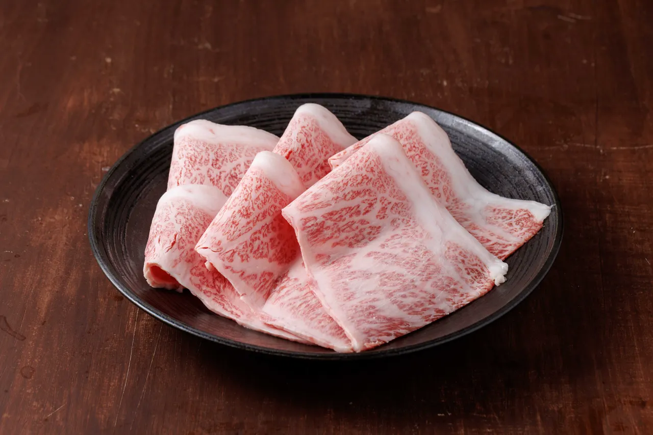 豊漁集團自主進口日本和牛，在美食街以平實價格提供高級和牛部位，圖為紐約客。豊漁餐飲集團提供