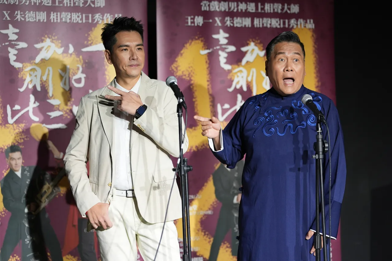 王传一（左）和朱德刚满有默契。彭欣伟摄