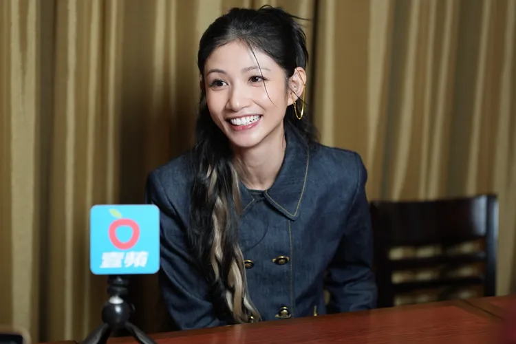 李千娜談起老公的好好滔滔不絕。彭欣偉攝