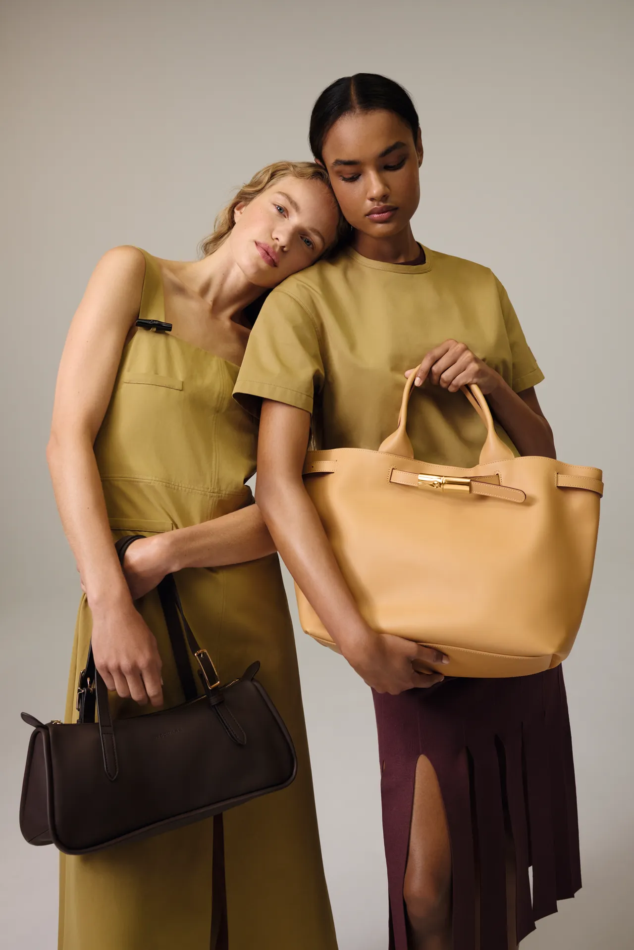 Longchamp也推出了全新Le Smart系列包款。品牌提供