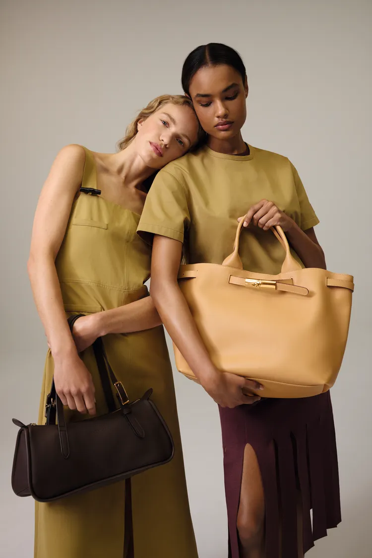 Longchamp也推出了全新Le Smart系列包款。品牌提供