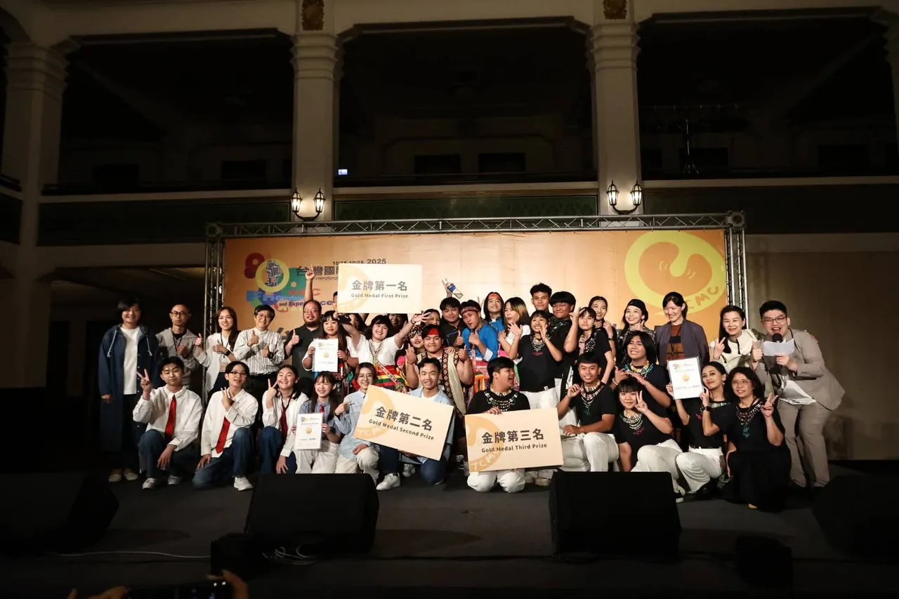 來自台東的「請問芳名人聲樂團」（InNaluwan Vocal Group）在2025台灣國際重唱藝術節現代阿卡貝拉大賽中榮獲4金、4項個人獎及2項評審特別獎。翻攝畫面