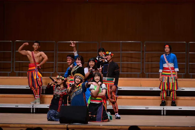 來自台東的「請問芳名人聲樂團」（InNaluwan Vocal Group）在2025台灣國際重唱藝術節現代阿卡貝拉大賽中榮獲4金、4項個人獎及2項評審特別獎。翻攝畫面