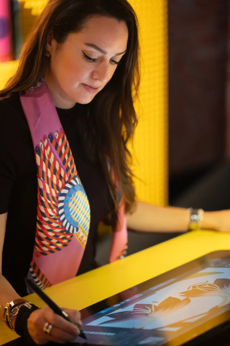 現場邀請來自世界各地的愛馬仕工匠親臨演示。品牌提供