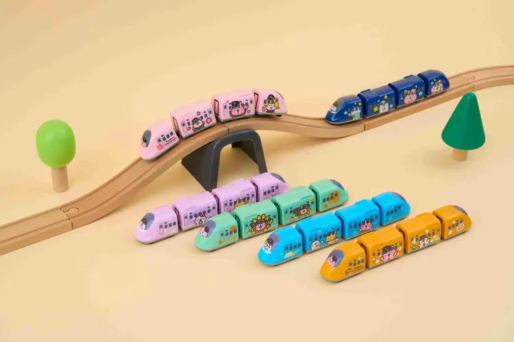 會員旅展現場購買「卡娜赫拉的小動物」聯名4輛組，可加贈半價乘車券。高鐵提供