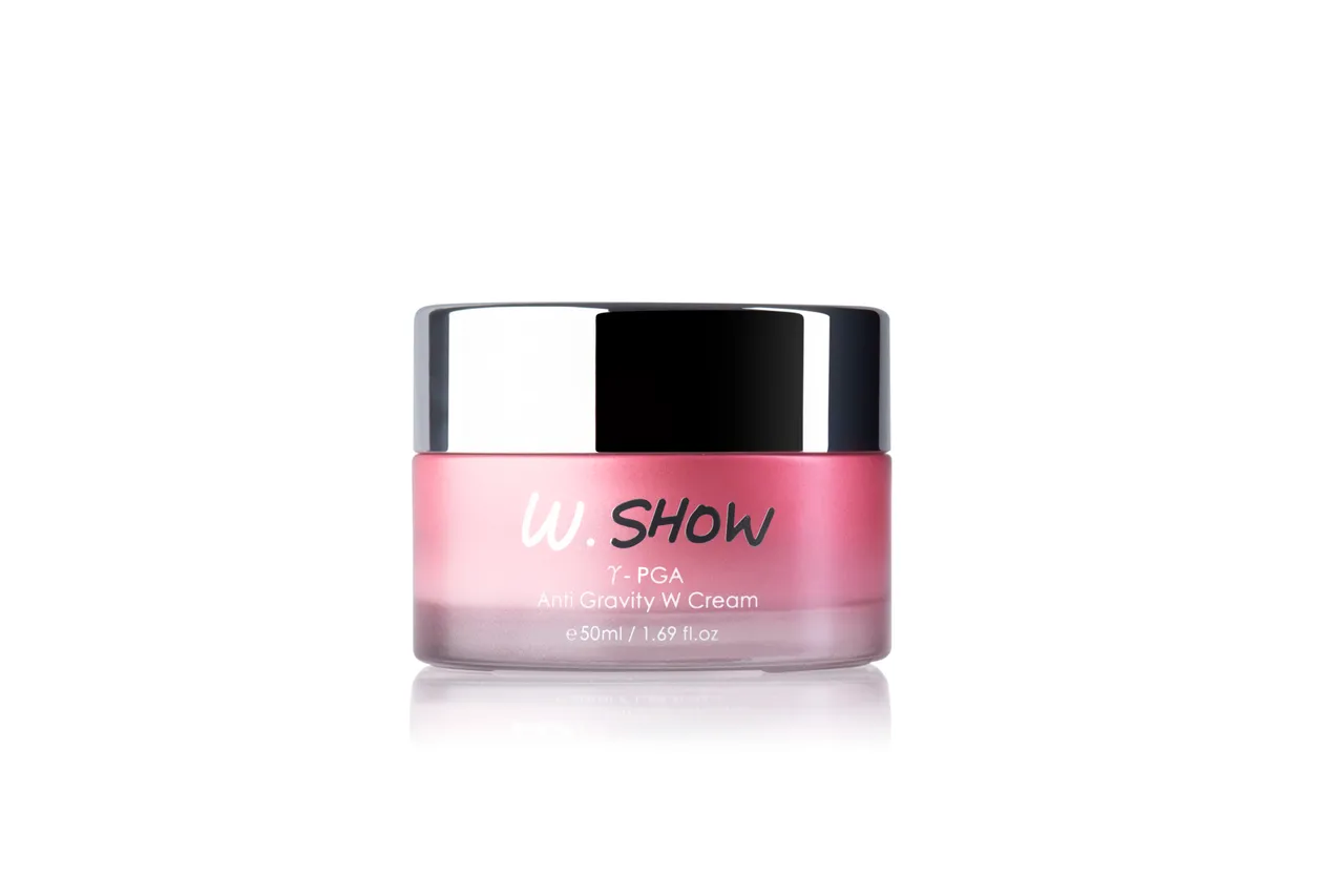 W.SHOW全效抗引W霜升級版，50ml／2680元。品牌提供