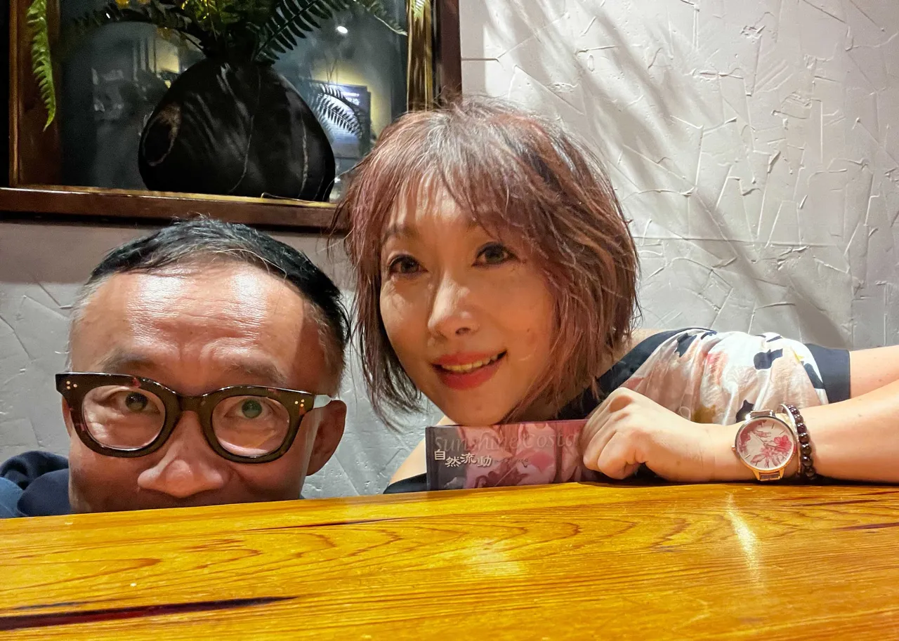 阮丹青（右）日前开唱，好友许常德特别到场力挺。罗艺 x 阮丹青工作室提供