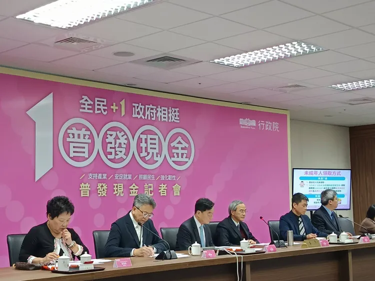 財政部今與交通部共同召開記者會，並邀請行政院打擊詐欺指揮中心、數位發展部及中華郵政公司共同出席。許麗珍攝