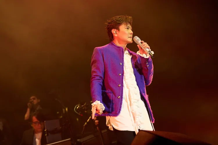 张信哲2025《未来式Our Story》世界巡回最终站上周末于巴黎站收官。潮水音乐提供