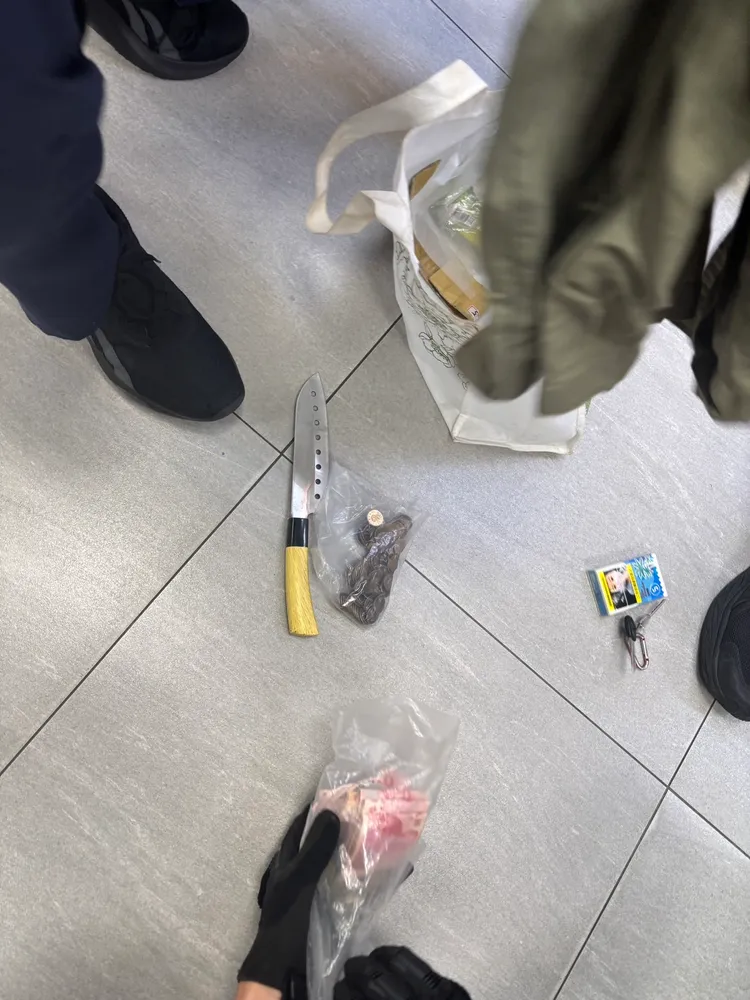 警方查獲贓款及作案工具。翻攝畫面