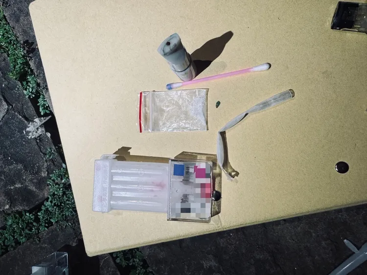 警方16日於市民廣場發現2名未成年身上攜帶K菸。翻攝畫面