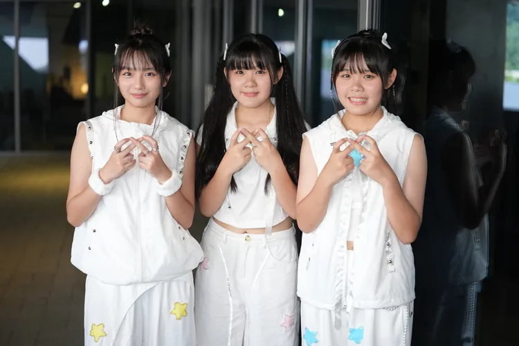 「左左右右」（右起）已經17歲了，與好友海殷組團參加永齡銘馨盃舞蹈大賽。彭欣偉攝