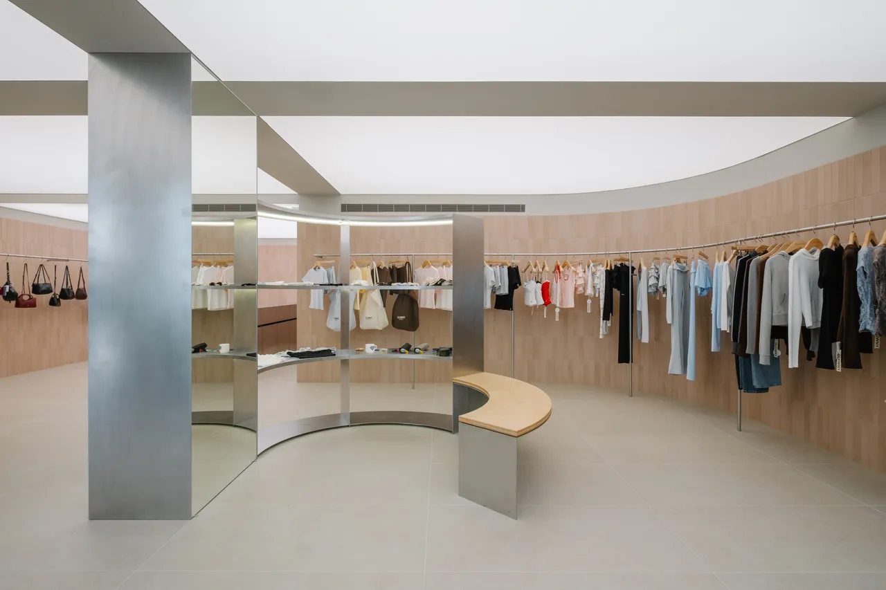 GLOWNY美式復古與韓系甜美風格著稱。品牌提供