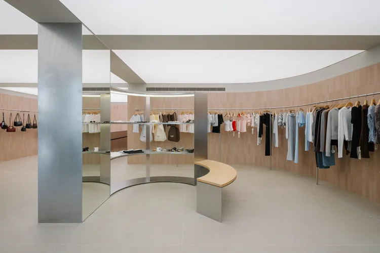 GLOWNY美式復古與韓系甜美風格著稱。品牌提供