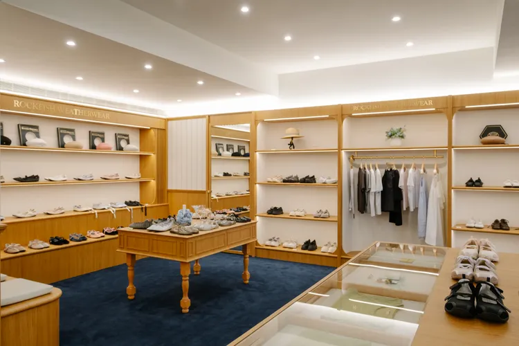 一樓為與英國鞋履品牌Rockfish Weatherwear的共構空間。品牌提供