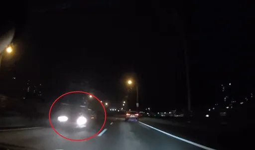 离谱酒驾仔！台62轿车「逆向狂飙」擦撞大货车　惊险画面曝光