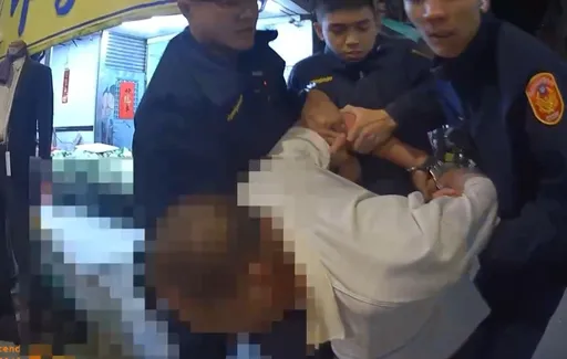 酒后在车上休息就没事！　无视警员告诫、男子执意开车上路还是栽了