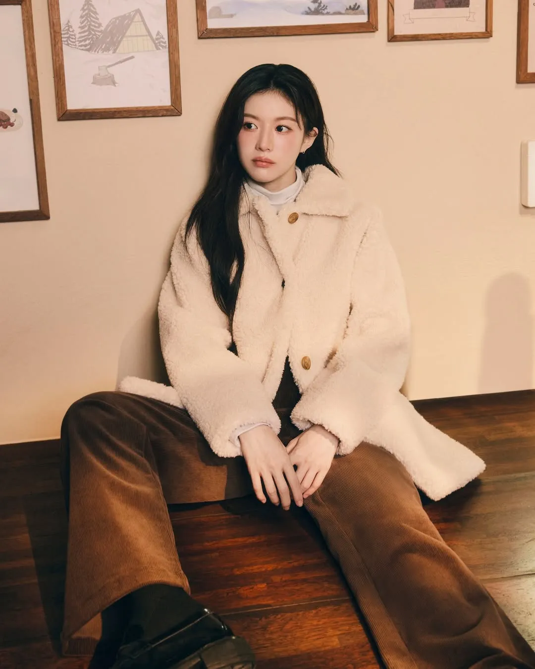 高允贞拍摄Marithé Francois Girbaud形象照。翻摄marithe_kr IG