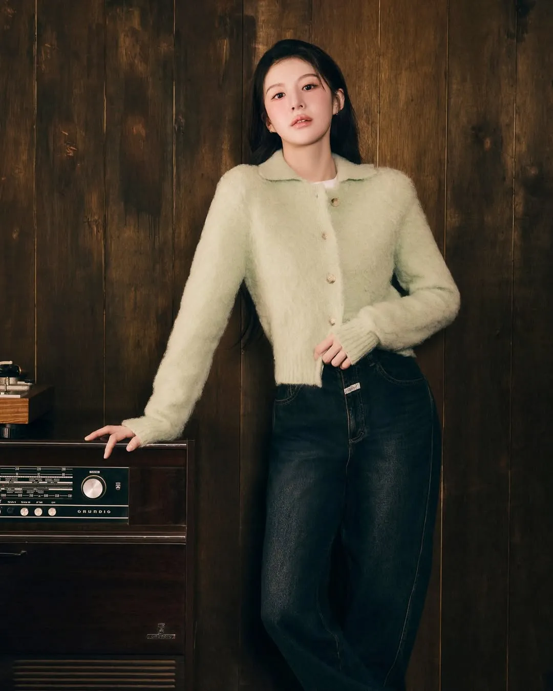 高允贞拍摄Marithé Francois Girbaud形象照。翻摄marithe_kr IG