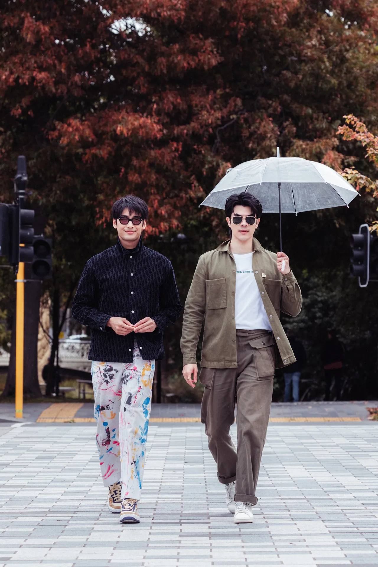 Mile(右)和Apo合作許久，兩人默契十足。出去一下提供