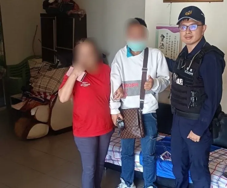 警方將李男平安送返家。楊梅警分局提供