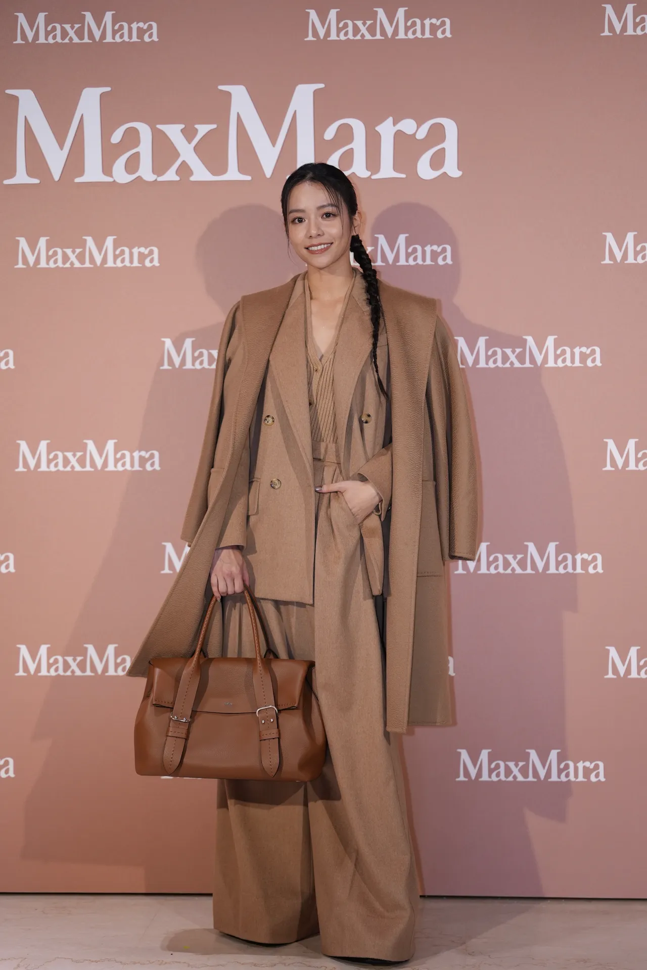 宋芸桦以同色调层次穿搭展现出气场。彭欣伟摄