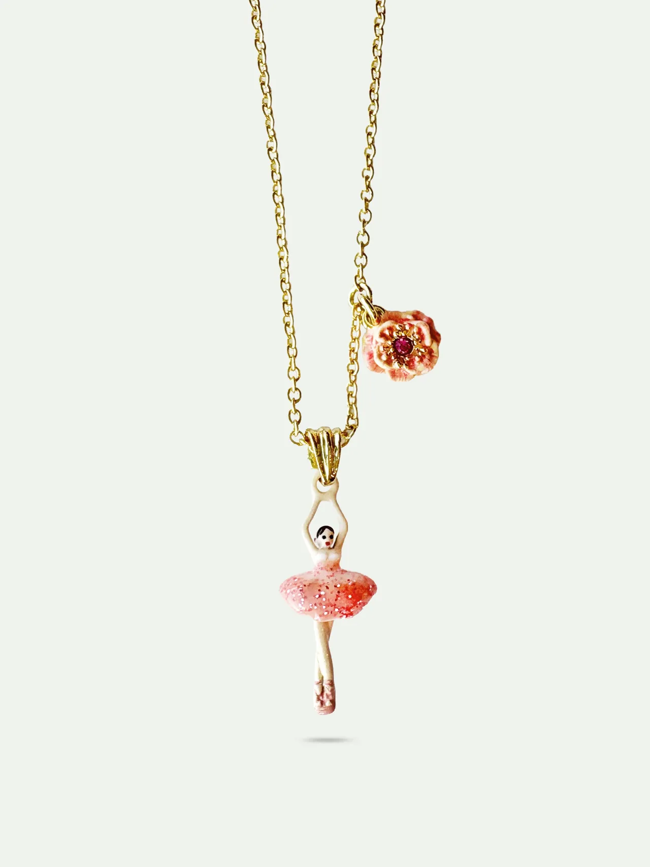 Les Néréides迷你芭蕾花样粉项链，4000元。品牌提供