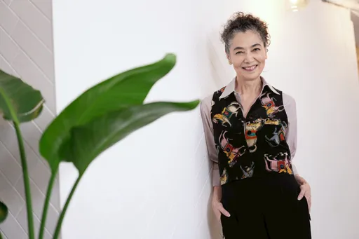 专访｜女星赖佩霞不悔伴郭台铭参选总统　被单亲妈带大靠音乐治愈人生