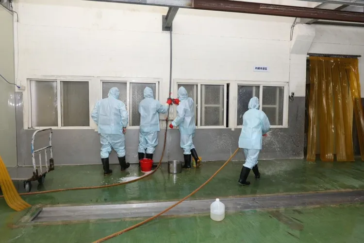 新竹縣肉品市場清消。新竹縣府提供