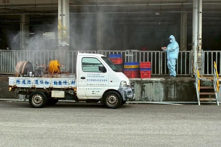 新竹县肉品市场清消。新竹县府提供